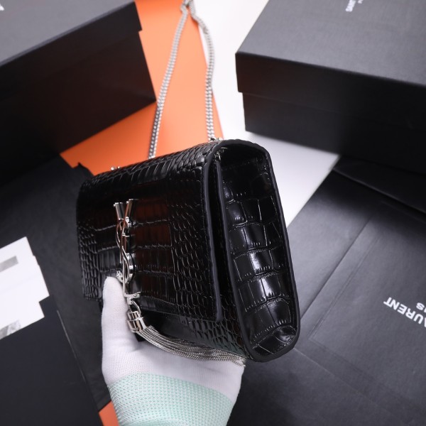 Handbags SAINT LAURENT 469390 size 20x13.5x5.5 cm