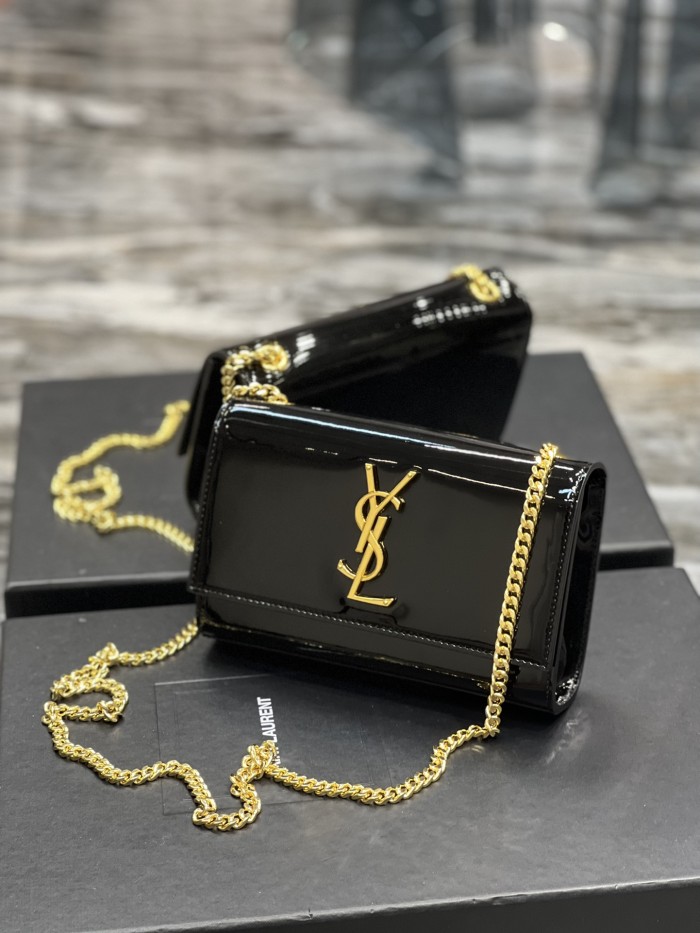 Handbags SAINT LAURENT 469390  size 20x13.5x5.5 cm