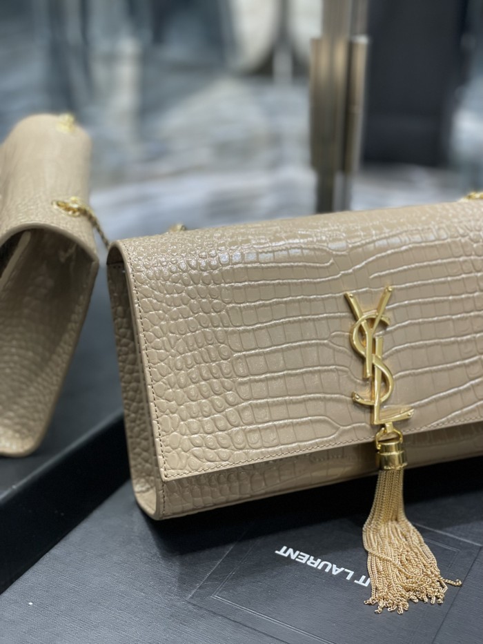 Handbags SAINT LAURENT 354119  size 24x14.5x5 cm