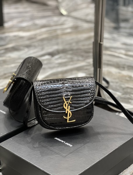 Handbags SAINT LAURENT 619740  size 18x15.5x5.5 cm