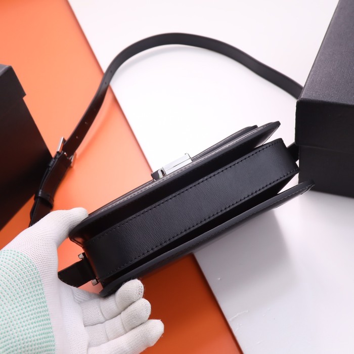 Handbags SAINT LAURENT 634306  size 19x13x5 cm