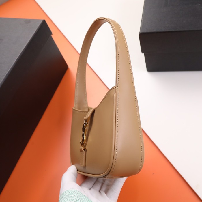 Handbags SAINT LAURENT 710318  size 19X11.5x4.5 cm 