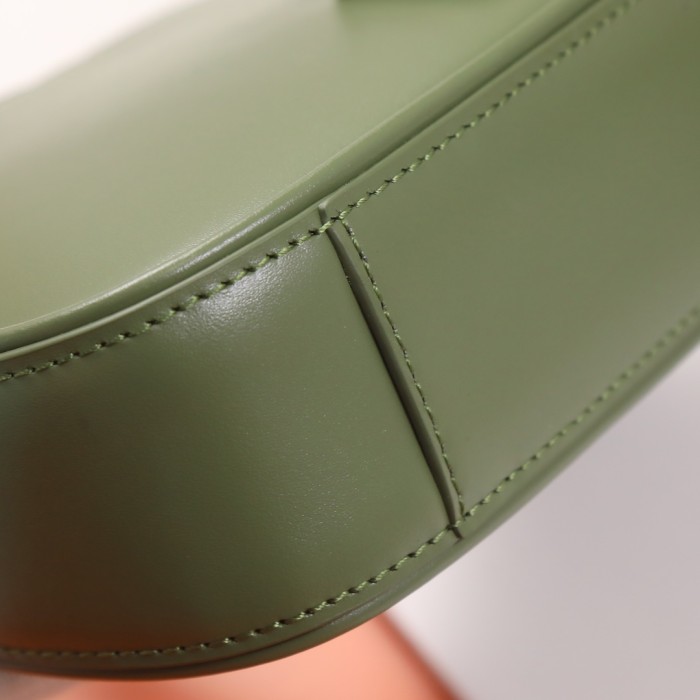 Handbags SAINT LAURENT 710318  size 19X11.5x4.5 cm