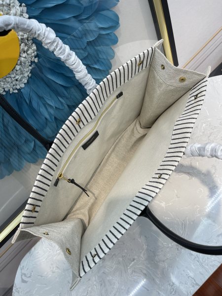 Handbags SAINT LAURENT 509415 size 48×36×16 cm