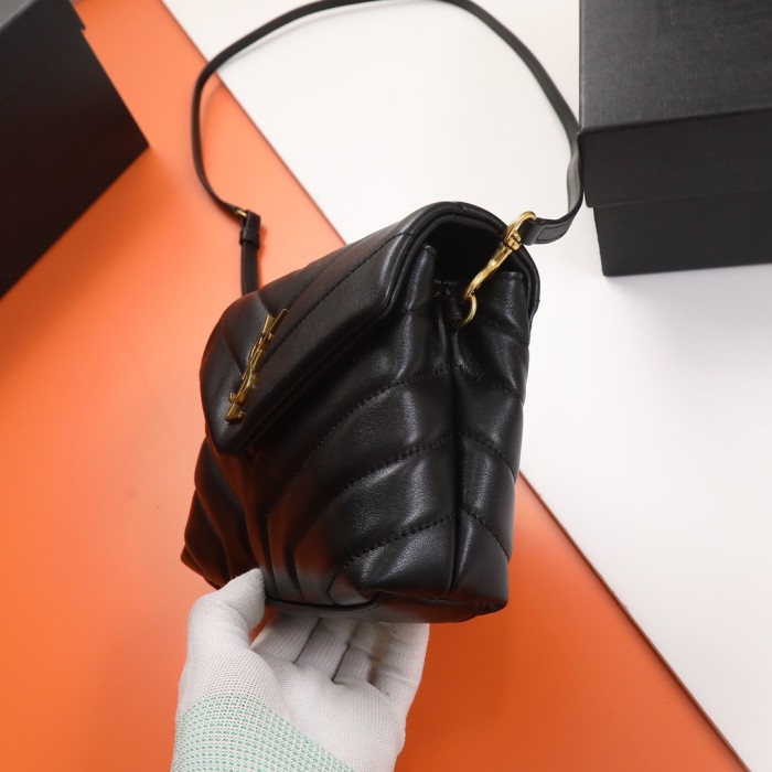 SAINT LAURENT LOULOU Calfskin Crossbody Bag, Shoulder Bag Women's Black 467072-DV707-1000 size 20*7.5*14 cm