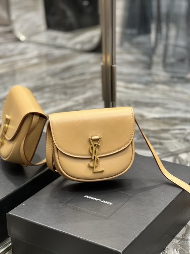 Handbags SAINT LAURENT 619740  size 18x15.5x5.5 cm