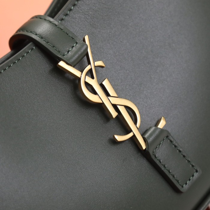 Handbags SAINT LAURENT 710318  size 19X11.5x4.5 cm