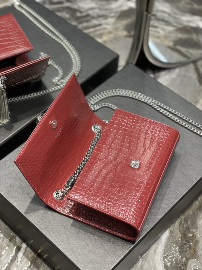 Handbags SAINT LAURENT 469390  size 20x13.5x5.5 cm