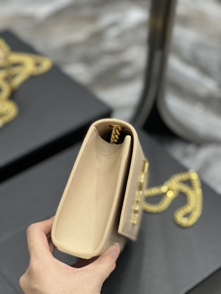 Handbags SAINT LAURENT 469390  size 20x13.5x5.5 cm