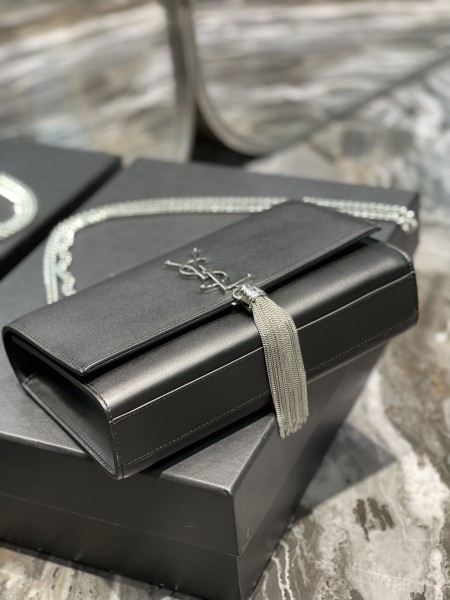 Handbags SAINT LAURENT 354119  size 24x14.5x5 cm