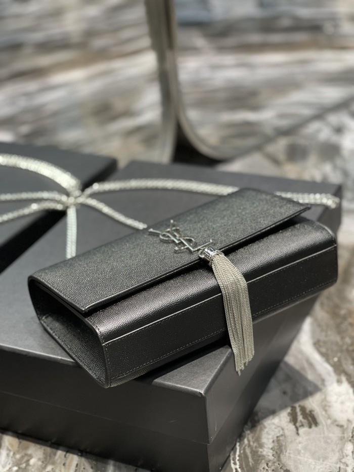 Handbags SAINT LAURENT 354119  size 24x14.5x5 cm