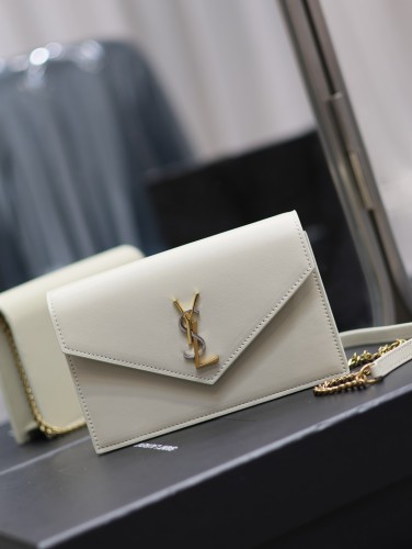 Handbags SAINT LAURENT 393953  size 19x11.5x4 cm