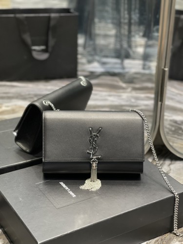 Handbags SAINT LAURENT 354119  size 24x14.5x5 cm