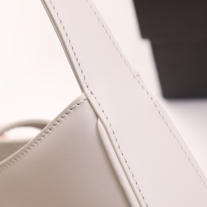 Handbags SAINT LAURENT 710318  size 19X11.5x4.5 cm