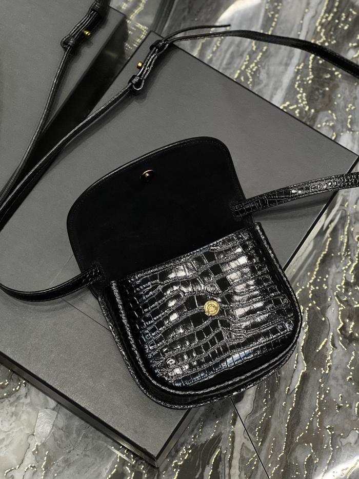 Handbags SAINT LAURENT 619740  size 18x15.5x5.5 cm