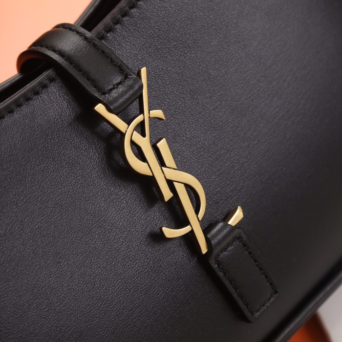 Handbags SAINT LAURENT 710318  size 19X11.5x4.5 cm 