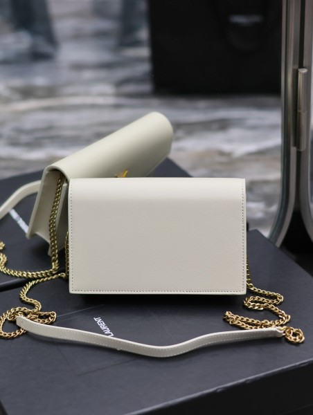 Handbags SAINT LAURENT 393953  size 19x11.5x4 cm