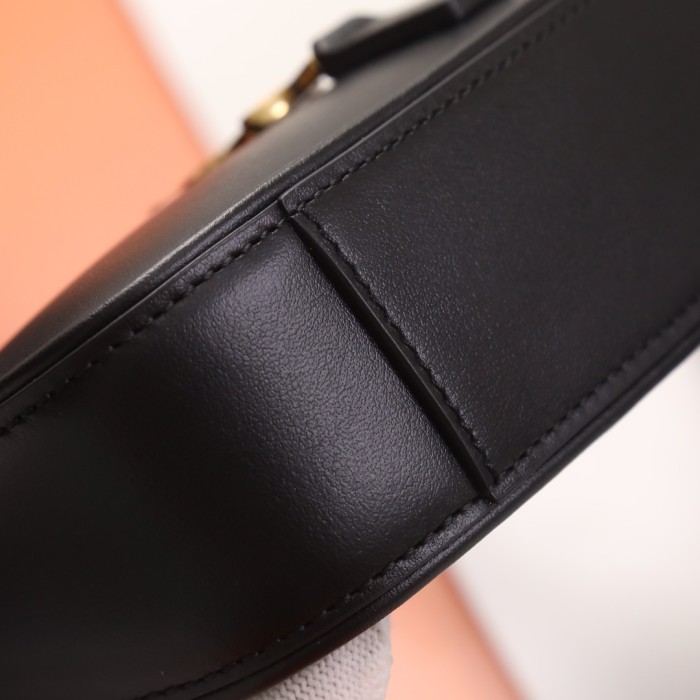 Handbags SAINT LAURENT 710318  size 19X11.5x4.5 cm 