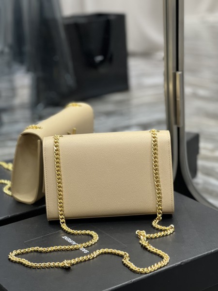 Handbags SAINT LAURENT 469390  size 20x13.5x5.5 cm