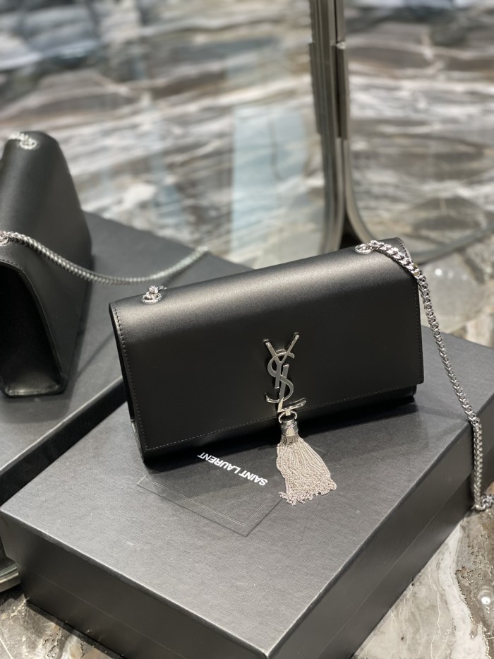 Handbags SAINT LAURENT 354119  size 24x14.5x5 cm
