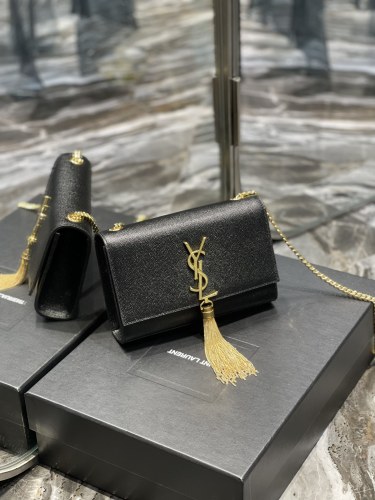 Handbags SAINT LAURENT 469390  size 20x13.5x5.5 cm