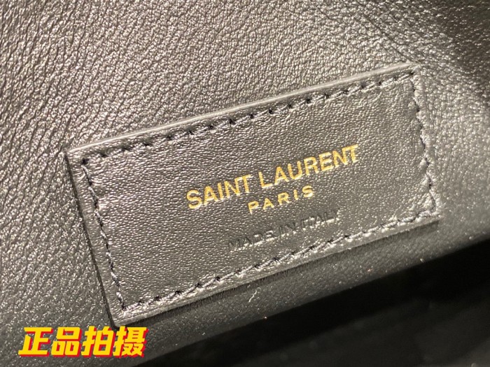 Handbags SAINT LAURENT 612367 size 18x17x8 cm