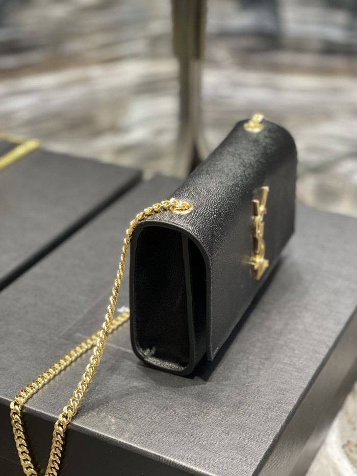 Handbags SAINT LAURENT 469390  size 20x13.5x5.5 cm