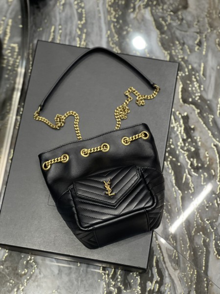 Handbags SAINT LAURENT 631052  size 19x13x13 cm