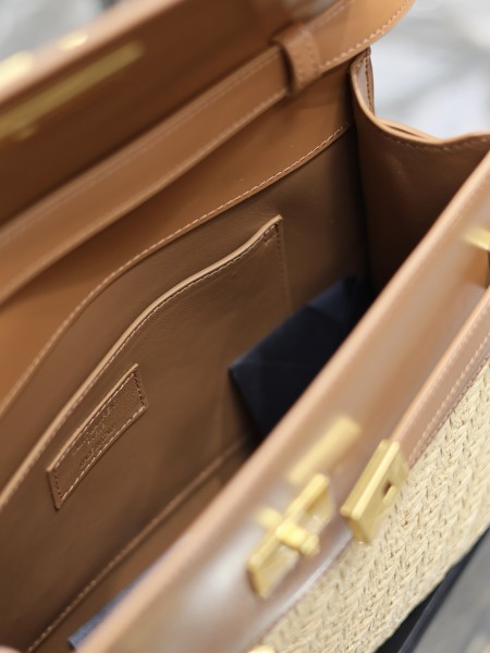 Handbags SAINT LAURENT 579271  size 29x20.5x7 cm