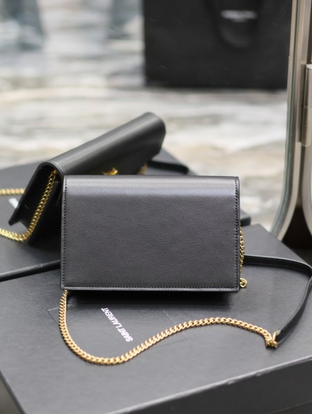 Handbags SAINT LAURENT 393953  size 19x11.5x4 cm