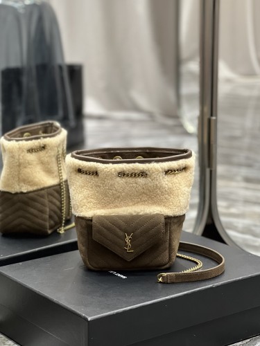 Handbags SAINT LAURENT 631052  size 19x13x13 cm