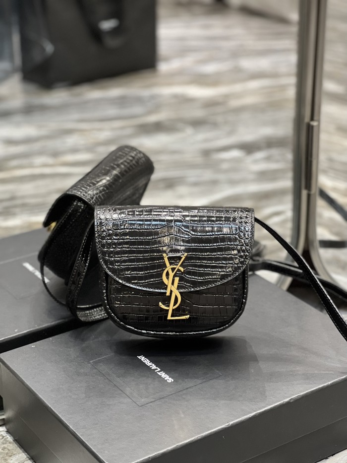 Handbags SAINT LAURENT 619740  size 18x15.5x5.5 cm