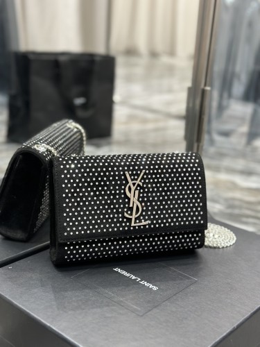 Handbags SAINT LAURENT 469390  size 20x13.5x5.5 cm