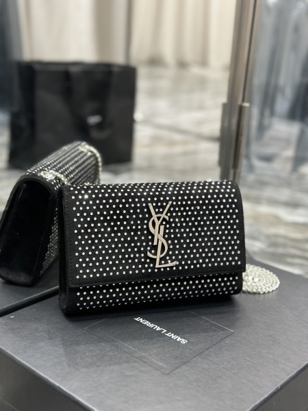 Handbags SAINT LAURENT 469390  size 20x13.5x5.5 cm