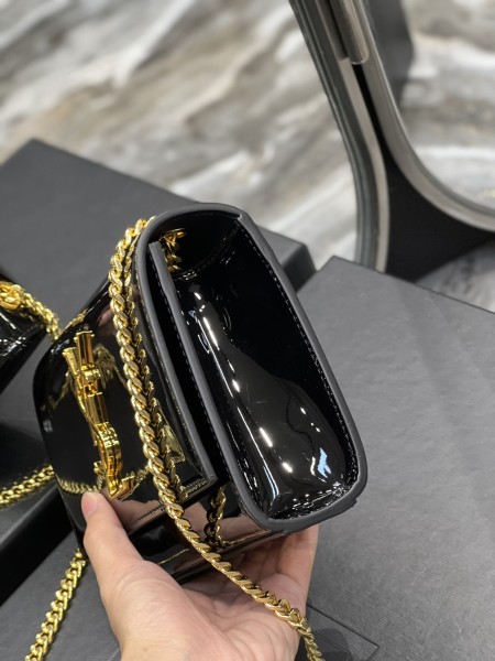 Handbags SAINT LAURENT 469390  size 20x13.5x5.5 cm