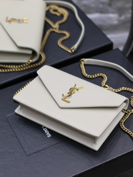 Handbags SAINT LAURENT 393953  size 19x11.5x4 cm