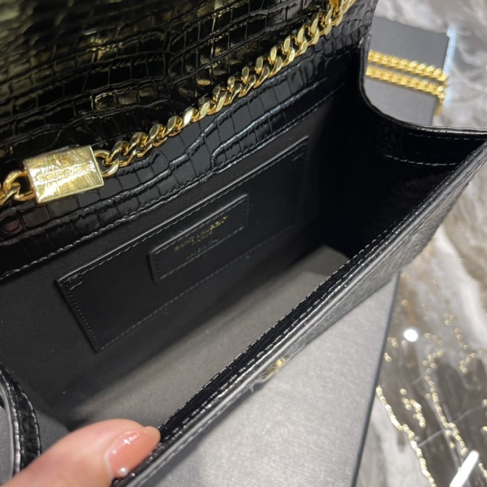 Handbags SAINT LAURENT 469390  size 20x13.5x5.5 cm