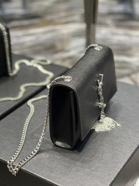 Handbags SAINT LAURENT 469390  size 20x13.5x5.5 cm