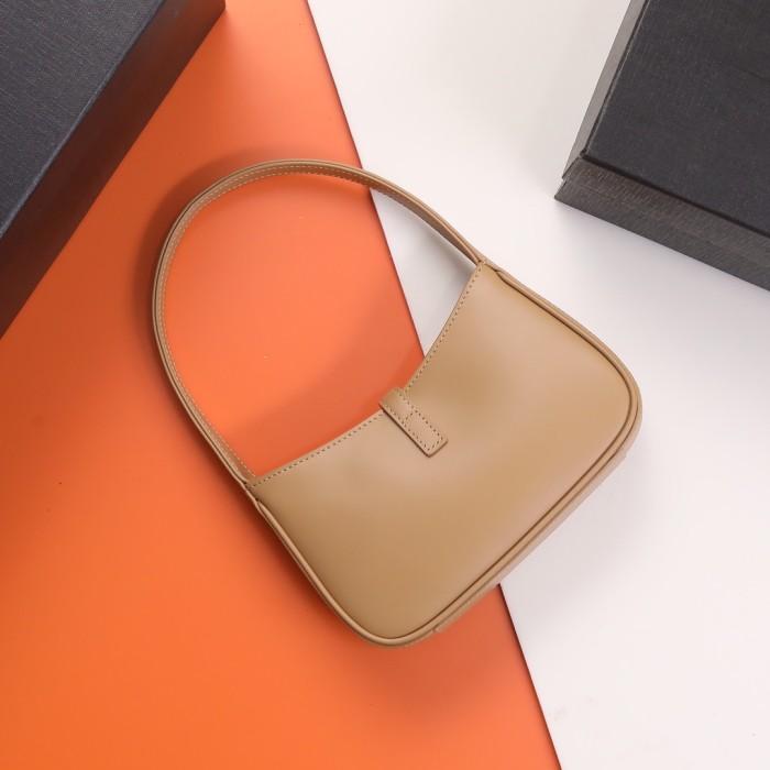 Handbags SAINT LAURENT 710318  size 19X11.5x4.5 cm 