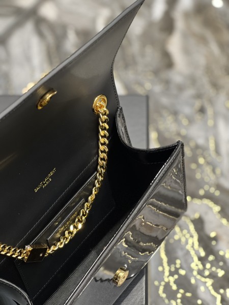 Handbags SAINT LAURENT 469390  size 20x13.5x5.5 cm