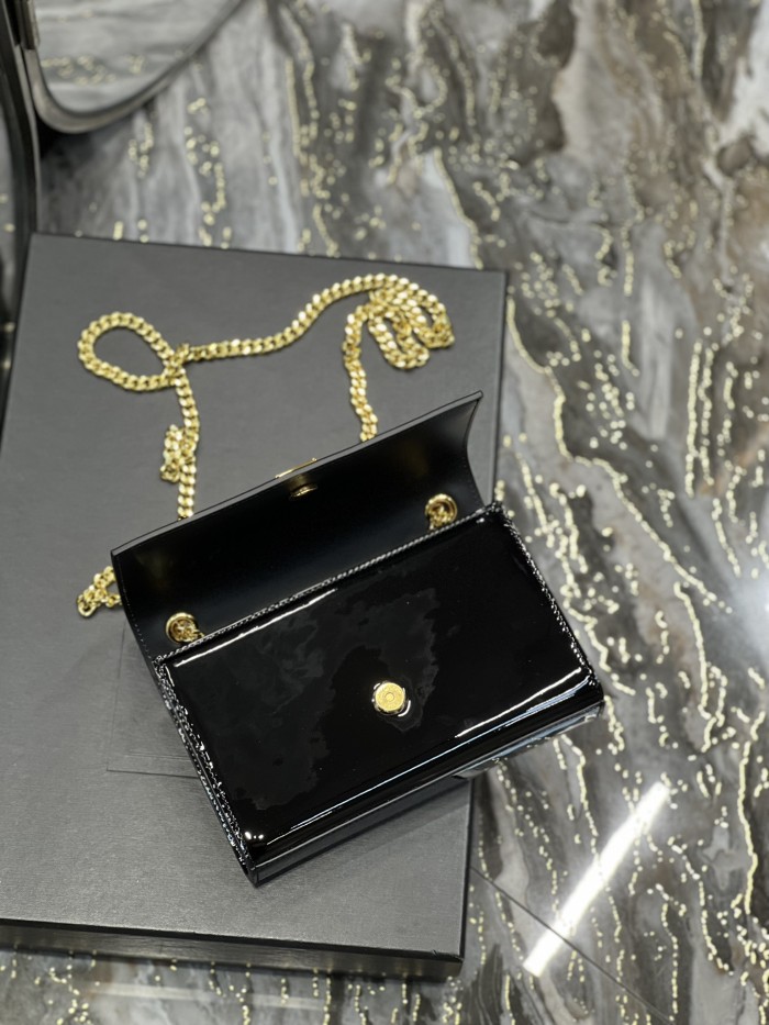 Handbags SAINT LAURENT 469390  size 20x13.5x5.5 cm