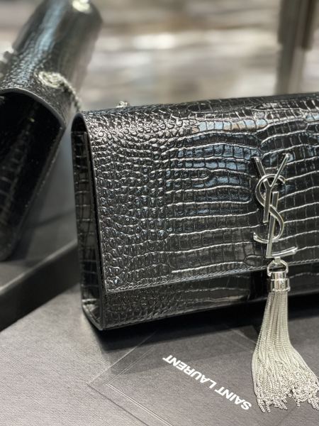 Handbags SAINT LAURENT 354119  size 24x14.5x5 cm