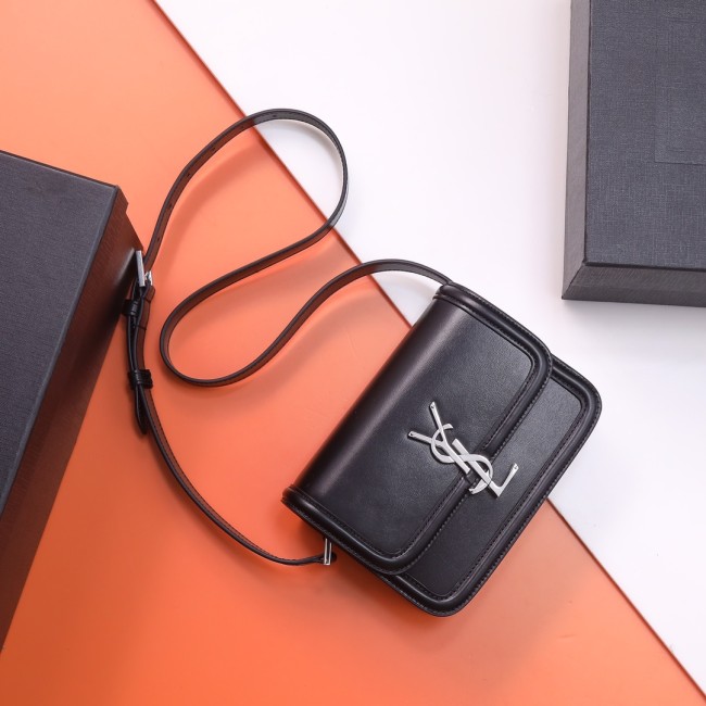 Handbags SAINT LAURENT 634306  size 19x13x5 cm