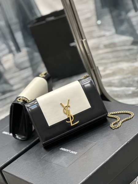 Handbags SAINT LAURENT 469390  size 20x13.5x6 cm