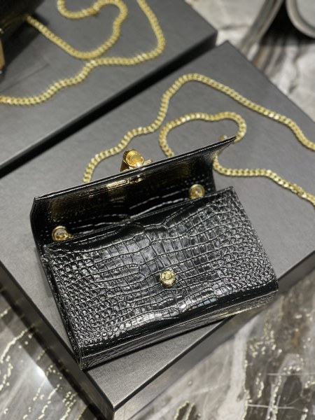 Handbags SAINT LAURENT 469390  size 20x13.5x5.5 cm