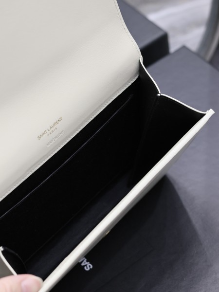 Handbags SAINT LAURENT 617662  size 21×6×3 cm