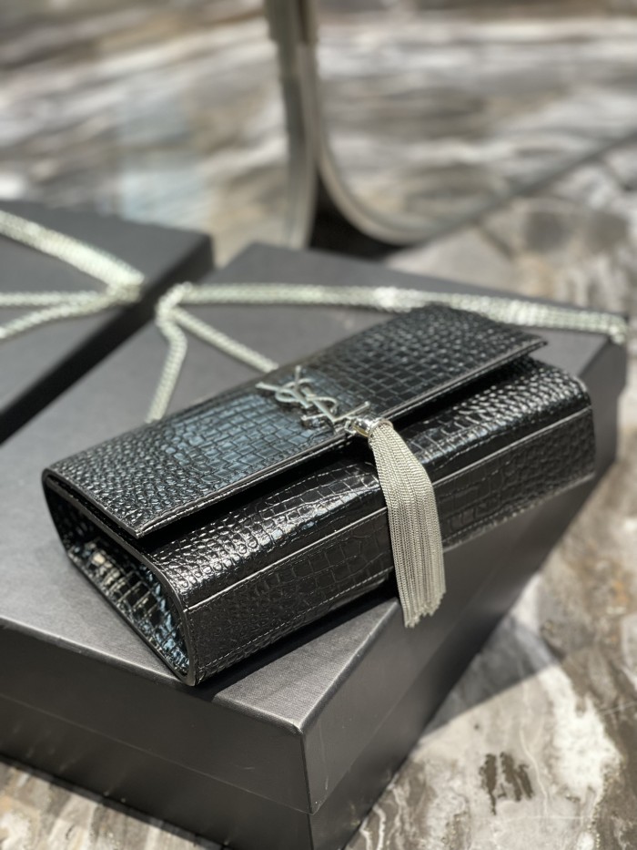 Handbags SAINT LAURENT 354119  size 24x14.5x5 cm