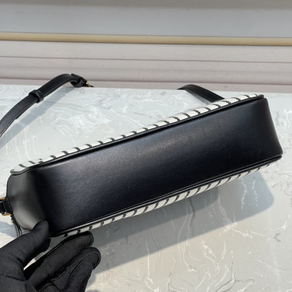 Handbags SAINT LAURENT 520534 size 23x16x6 cm