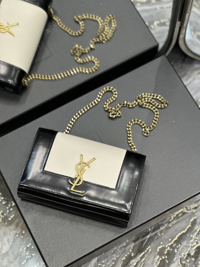 Handbags SAINT LAURENT 469390  size 20x13.5x6 cm