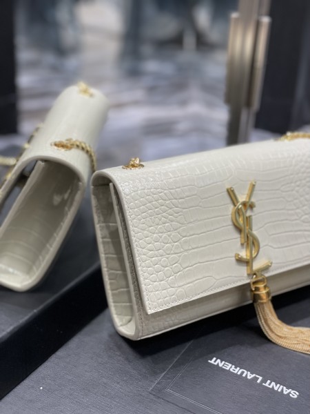 Handbags SAINT LAURENT 469390  size 20x13.5x5.5 cm